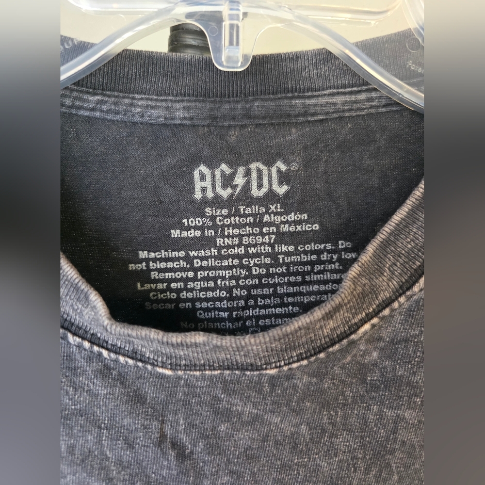 Vintage 1980 AC/DC Black Graphic Men's T-Shirt - Picture 2 of 3